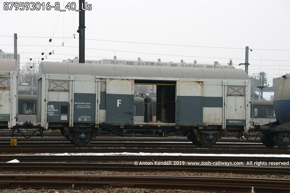 879593016-8_40_Us.jpg